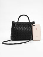 Bolso Con Asa y Detalle De Espiral Metálica
