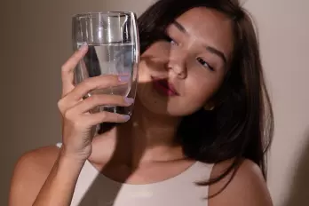 7 motivos para beber água salgada morna todos os dias e melhorar sua saúde